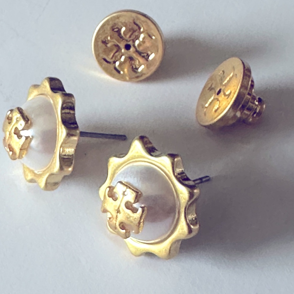 ❌PRICE DROP❌NWT GORGEOUS GOLD PLATED SUN SHAPED STUDS EARRINGS TORI BURC…